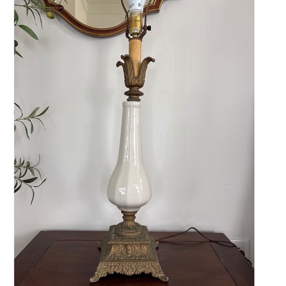 Vintage 60's Hollywood Regency Table Lamp Porcelain Base Brass Leaves & Base